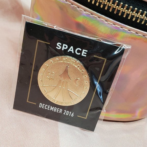 Loot Gaming by Loot Crate - Space (Dec 2016) Box Collectible Pin - Picture 3 of 5